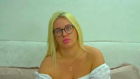 Snapshot of marianeumann chatting on 05.02.26 Maria online show from 05.02.26
