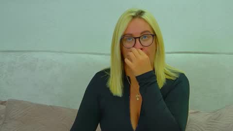 Snapshot of marianeumann chatting on 05.08.26 Maria online show from 05.08.26
