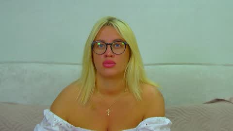 Snapshot of marianeumann chatting on 05.10.26 Maria online show from 05.10.26