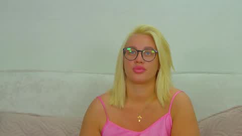 Snapshot of marianeumann chatting on 05.24.26 Maria online show from 05.24.26