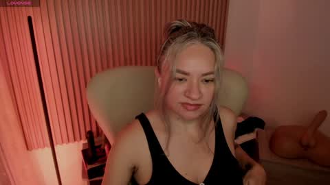 Snapshot of marianl0ve chatting on 01.26.25 Marian Love online show from 01.26.25