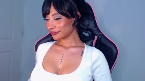 Snapshot of marianne__ chatting on 01.02.25 M A R I A N E online show from 01.02.25