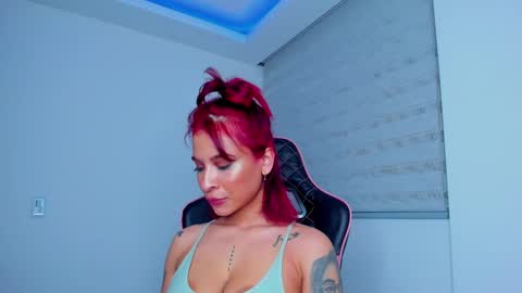 Snapshot of marianne__ chatting on 02.17.25 M A R I A N E online show from 02.17.25