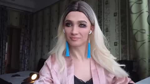 Snapshot of maridekoks chatting on 02.25.25 Mari online show from 02.25.25