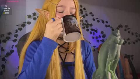 Mariel Gold online show from 10.07.25