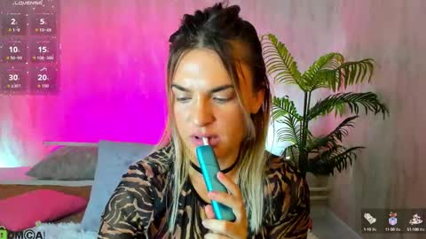 Mariel online show from 10.14.25