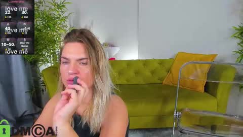 Mariel online show from 11.18.25