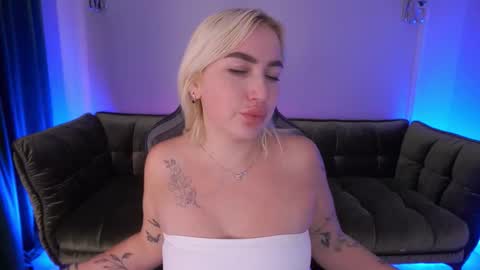 Snapshot of mariellavv chatting on 09.18.25 Mariella online show from 09.18.25