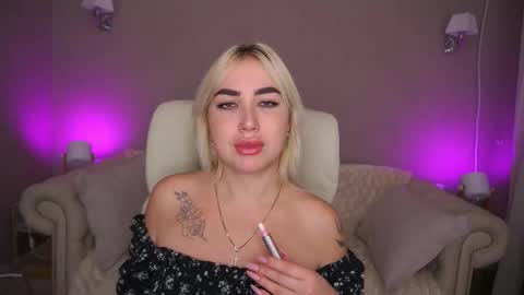 Snapshot of mariellavv chatting on 10.01.25 Mariella online show from 10.01.25