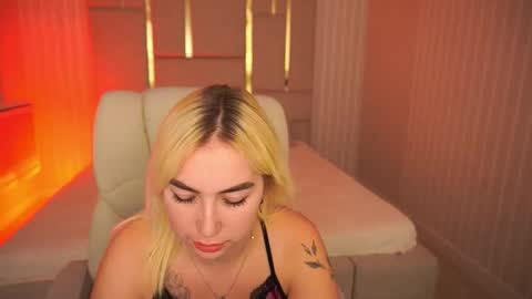 Snapshot of mariellavv chatting on 10.17.25 Mariella online show from 10.17.25