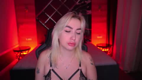 Snapshot of mariellavv chatting on 10.19.25 Mariella online show from 10.19.25
