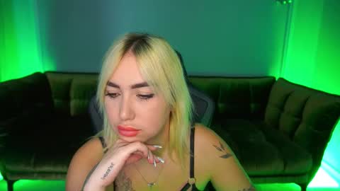 Snapshot of mariellavv chatting on 10.20.25 Mariella online show from 10.20.25