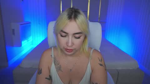 Snapshot of mariellavv chatting on 10.22.25 Mariella online show from 10.22.25