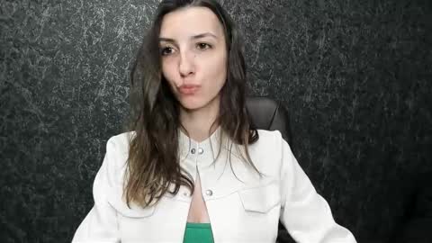 Snapshot of marielleanker chatting on 09.11.25 marielleanker online show from 09.11.25