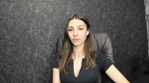 Snapshot of marielleanker chatting on 09.23.25 marielleanker online show from 09.23.25