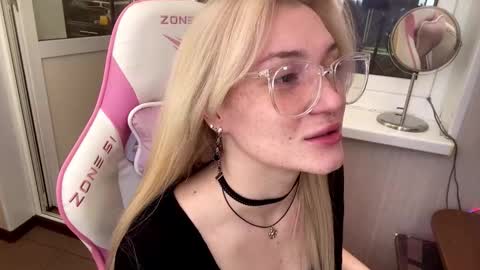 Hey Im Ash  I think together we can hit first 10 thumbs up online show from 03.01.26