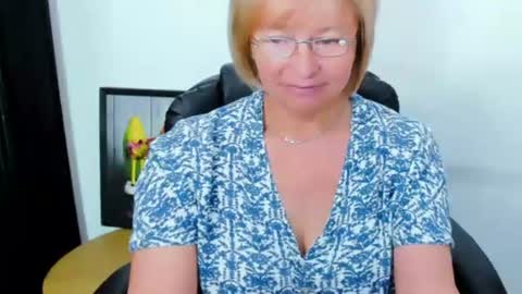 Snapshot of mariemature chatting on 06.12.26 MarieMature online show from 06.12.26