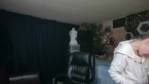 Snapshot of mariewaters chatting on 05.31.26 Marie Ann Waters online show from 05.31.26