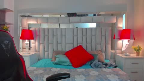 mariiahneedles online show from 10.17.25