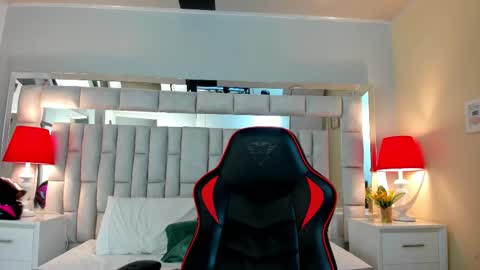 mariiahneedles online show from 11.21.25