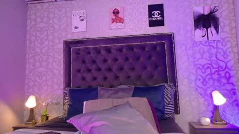 Snapshot of mariieprice chatting on 12.30.24 jana price online show from 12.30.24