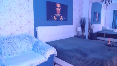 Mary Mais online show from 02.08.25