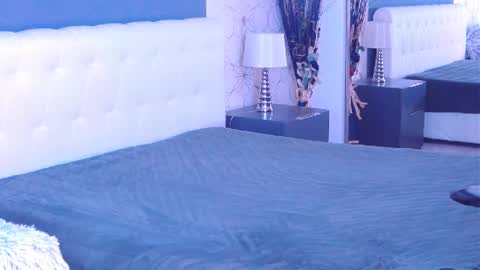 Mary Mais online show from 02.12.25