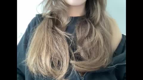 Snapshot of marinalovenow chatting on 09.17.25 Marina online show from 09.17.25