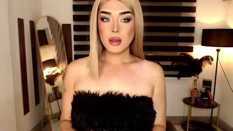 Snapshot of marinamorets chatting on 02.09.25 marina online show from 02.09.25