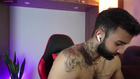 Mark online show from 11.21.25