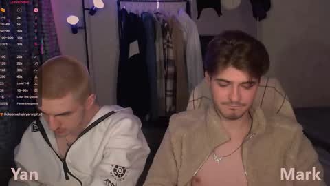 Snapshot of mark_sun chatting on 11.12.25 Mark online show from 11.12.25