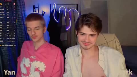 Snapshot of mark_sun chatting on 12.14.25 Mark online show from 12.14.25