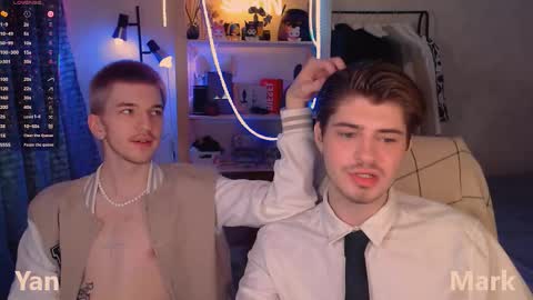 Snapshot of mark_sun chatting on 12.19.25 Mark online show from 12.19.25