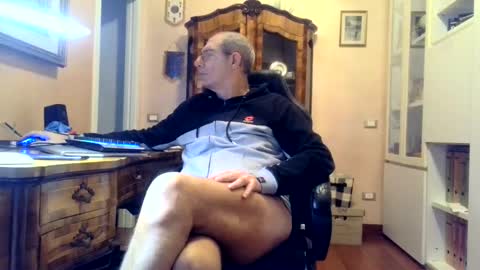 Snapshot of markmarkmark00 chatting on 12.19.24 markmarkmark00 online show from 12.19.24