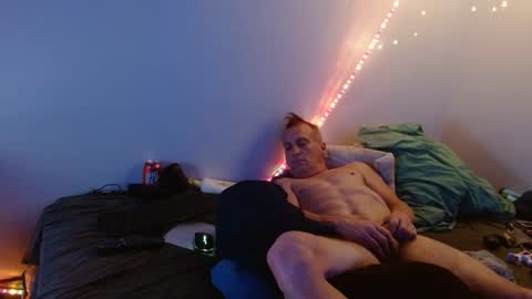 Snapshot of markymark101825061 chatting on 02.11.25 markymark101825061 online show from 02.11.25