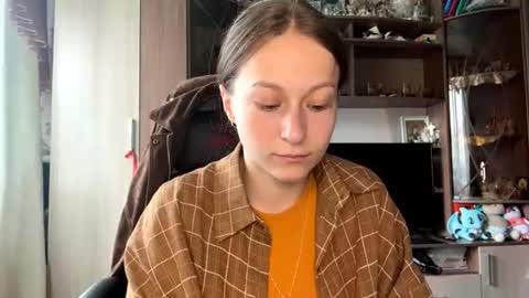 Snapshot of marlenahuit chatting on 06.18.26 Lena online show from 06.18.26