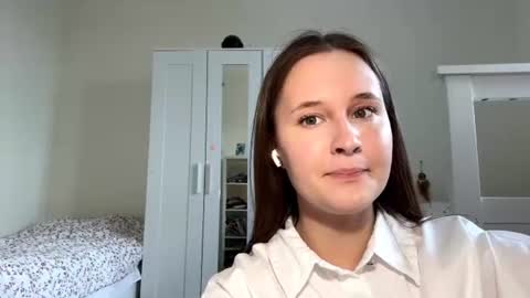 Snapshot of marloginanni chatting on 06.27.26 Mia online show from 06.27.26