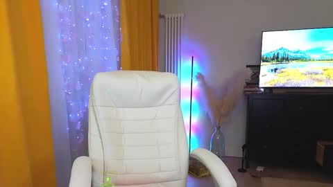 Snapshot of marmeladka777 chatting on 02.25.25 Alena online show from 02.25.25