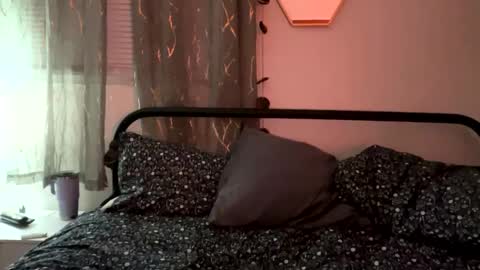 maroon_moon online show from 02.15.25