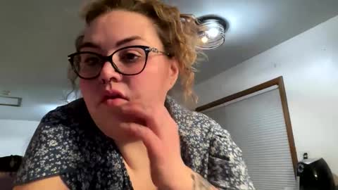 maroon_moon online show from 03.12.25