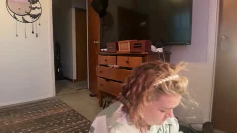 maroon_moon online show from 11.01.25