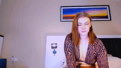 Snapshot of marrenar chatting on 10.10.25 Mari online show from 10.10.25