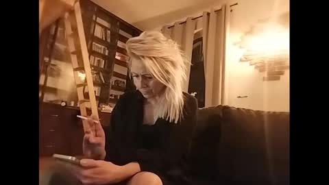 MaryGoRound online show from 02.08.25