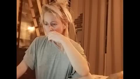 MaryGoRound online show from 02.10.25