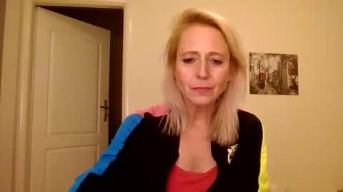 MaryGoRound online show from 11.12.25