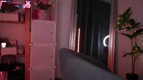 Maria  online broadcast from Tuesday to Suturday from 6 pm to 12 pm Germany time Sunday-Monday offline online show from 10.04.25