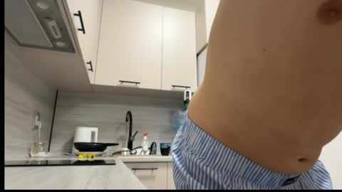Snapshot of marselle_looker chatting on 12.21.25 Marselle online show from 12.21.25