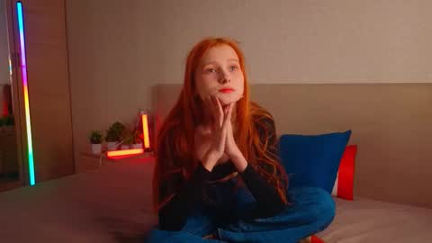 Snapshot of marthamack chatting on 11.30.25 marthamack online show from 11.30.25