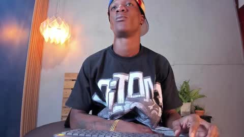 Snapshot of martin_killer chatting on 11.22.25 Martin online show from 11.22.25