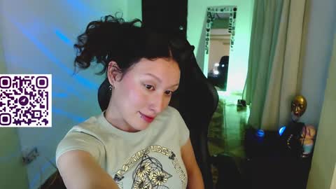 Snapshot of martina_adams chatting on 01.17.25 mari online show from 01.17.25